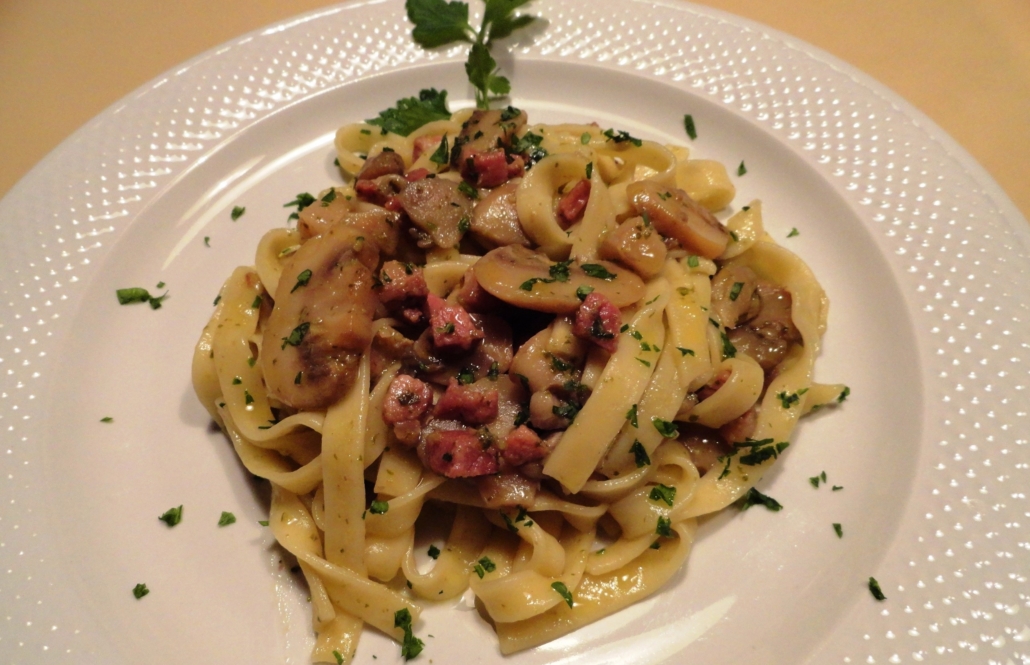 Tagliatelle pancetta e funghi