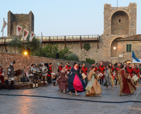 Monteriggioni e il prosciutto di cinta senese