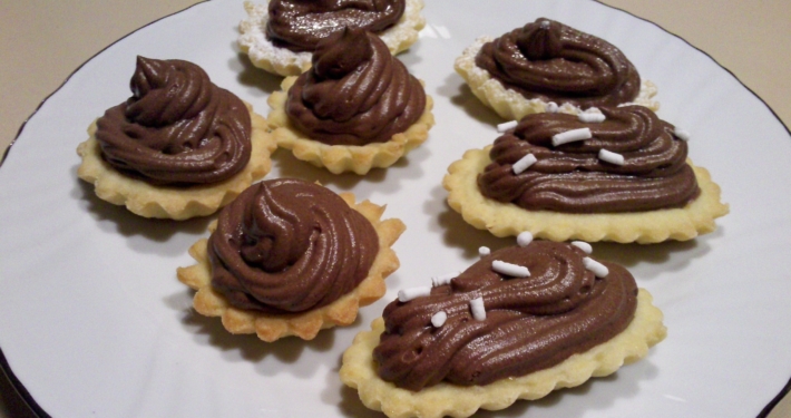 Pasticcini con mousse al ciccolato
