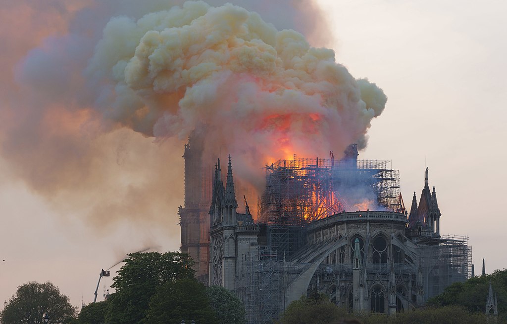 Notre Dame Parigi a fuoco